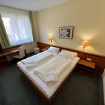 Hotel-gasthof Postbraeu ホテル ディンゴルフィング