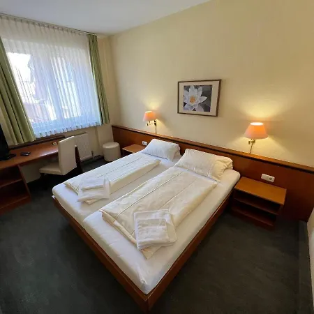 Hotel-gasthof Postbraeu ホテル ディンゴルフィング