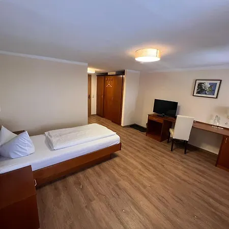 Hotel-gasthof Postbraeu ホテル ディンゴルフィング