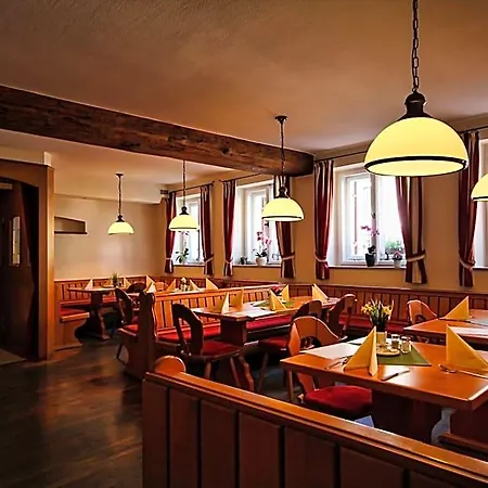Hotel-gasthof Postbraeu ホテル ディンゴルフィング