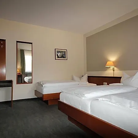 ホテル Hotel-gasthof Postbraeu