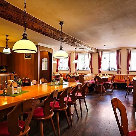 ホテル Hotel-gasthof Postbraeu