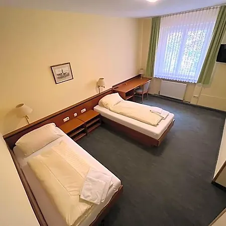Hotel-gasthof Postbraeu ホテル ディンゴルフィング